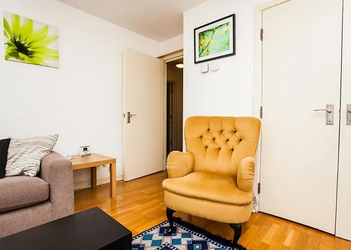 Charming Peaceful 2 Bedroom With Parking And Garden