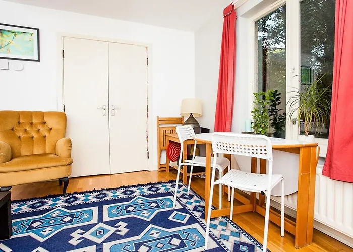 Charming Peaceful 2 Bedroom With Parking And Garden